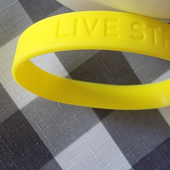 LIVE STRONG BRACELET Yellow Wristband LIVESTRONG Women Men Kids Motivational - Picture 5 of 6